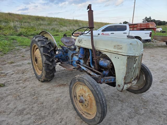 Image of Ford 8N equipment image 1