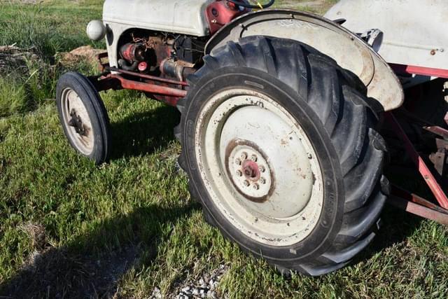 Image of Ford 8N equipment image 1