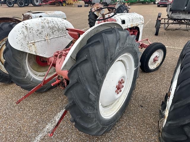 Image of Ford 8N equipment image 3