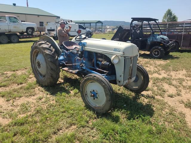 Image of Ford 8N equipment image 3