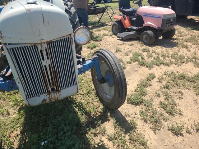 Image of Ford 8N equipment image 4