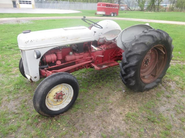 Image of Ford 8N equipment image 1