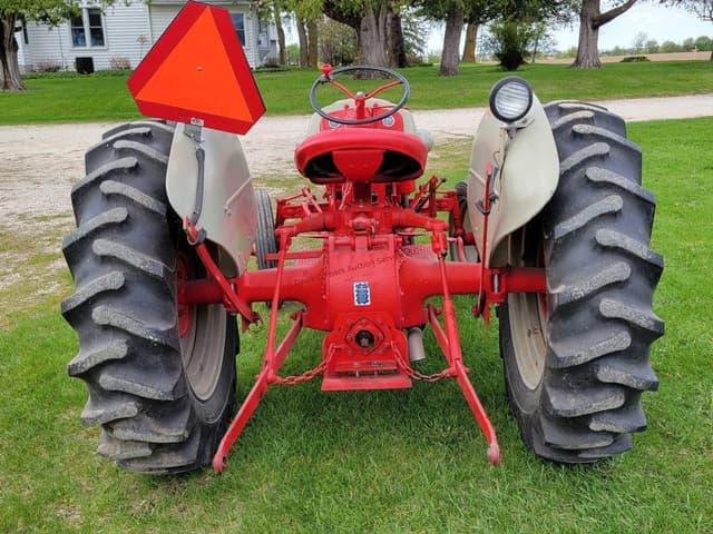 Image of Ford 8N equipment image 3