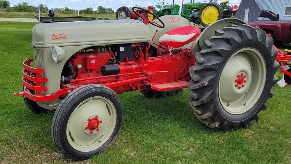 Ford 8N Equipment Image0