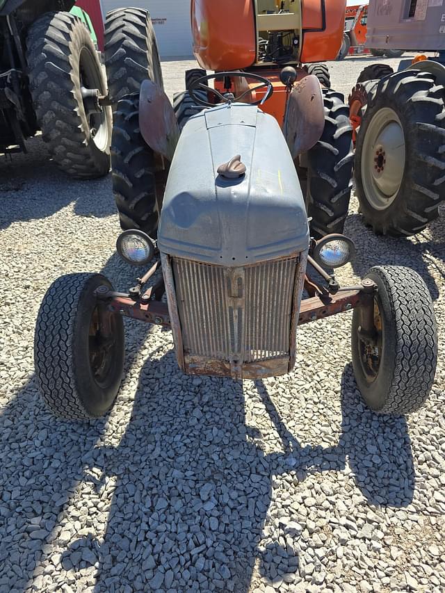 Image of Ford 8N equipment image 1