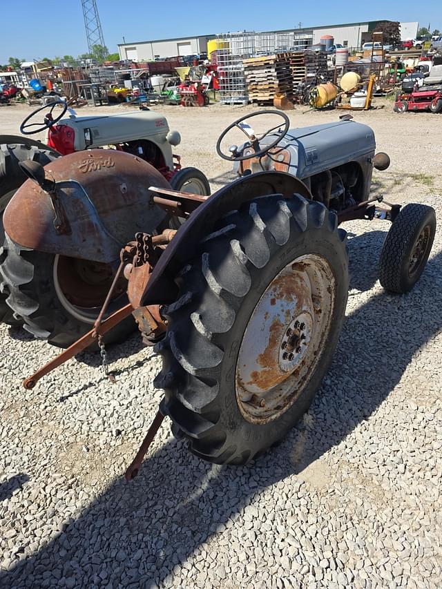 Image of Ford 8N equipment image 3