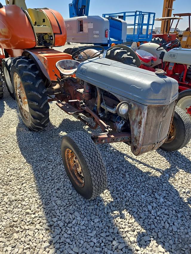 Image of Ford 8N equipment image 2