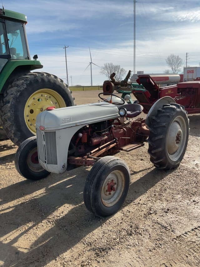 Image of Ford 8N equipment image 1