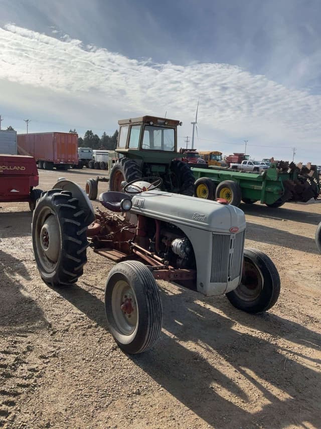 Image of Ford 8N equipment image 3