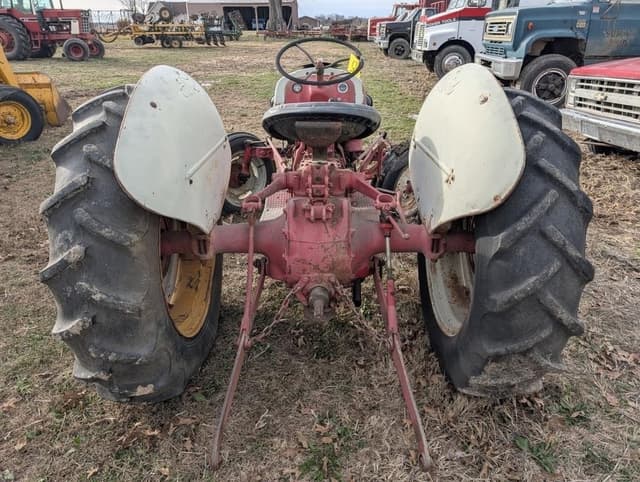 Image of Ford 8N equipment image 3