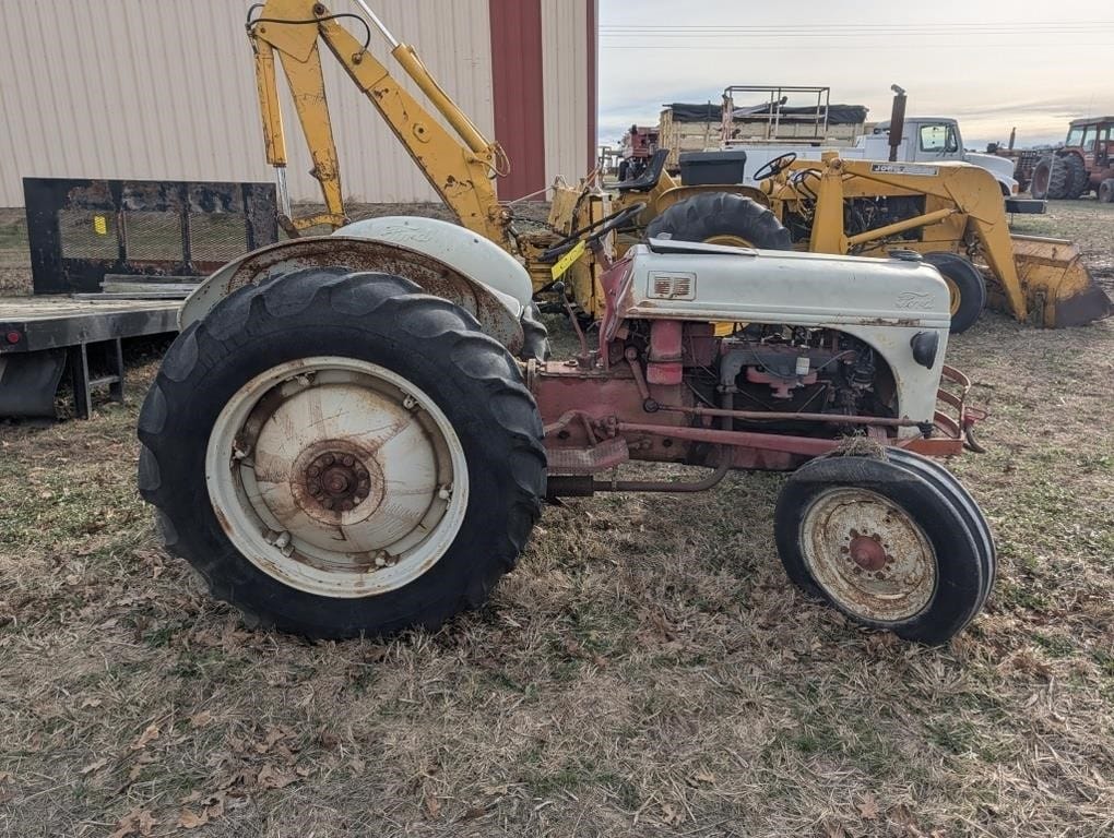 Ford 8N Equipment Image0