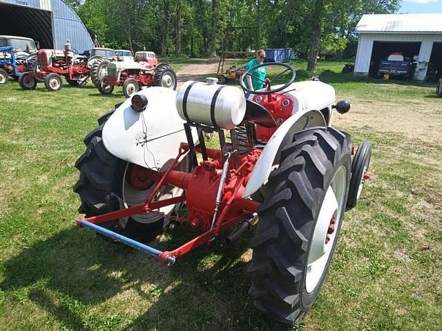 Image of Ford 8N equipment image 3