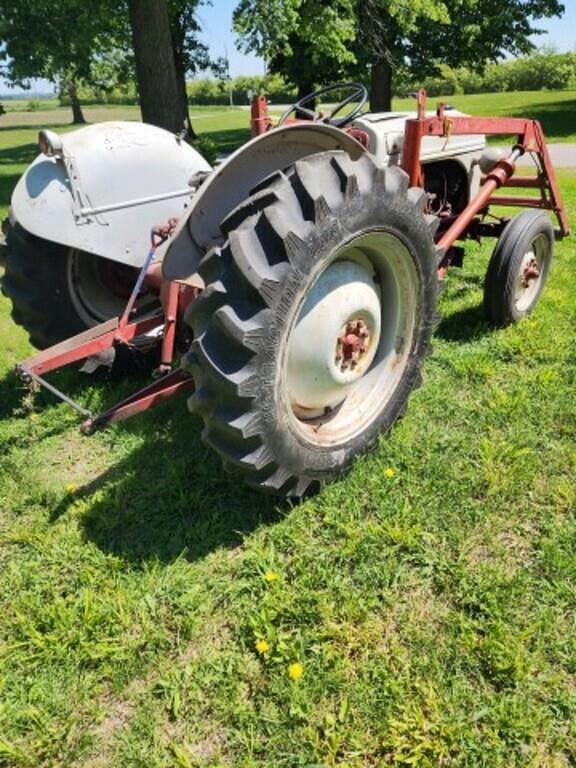 Image of Ford 8N equipment image 4