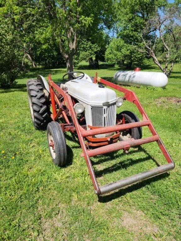 Image of Ford 8N equipment image 2