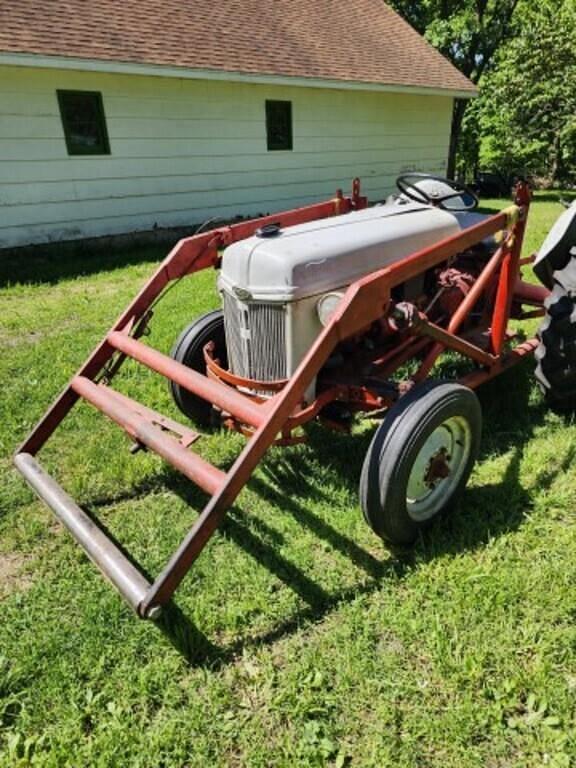 Image of Ford 8N equipment image 1