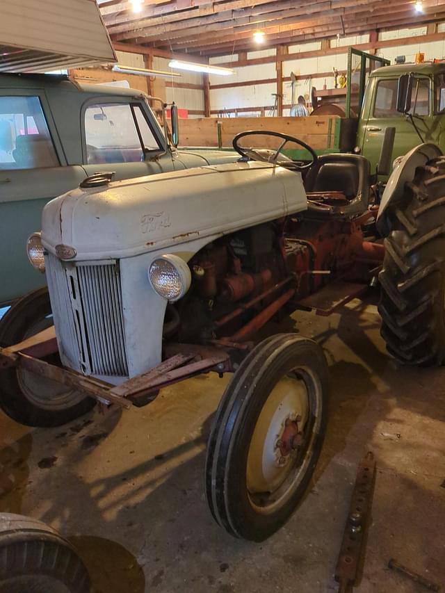 Image of Ford 8N equipment image 4