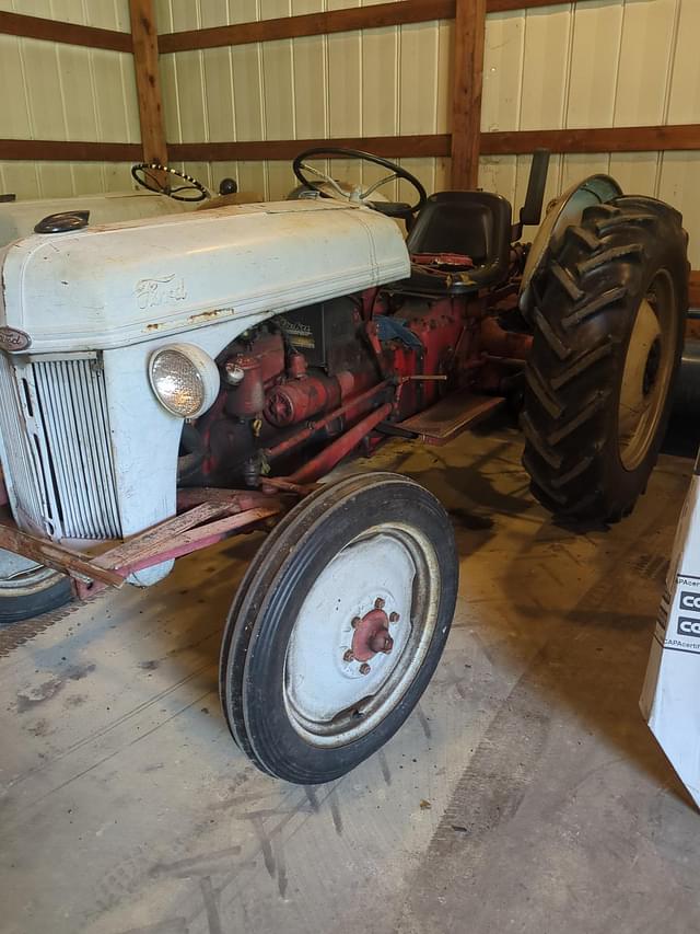 Image of Ford 8N equipment image 2