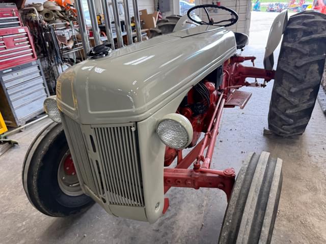 Image of Ford 8N equipment image 2