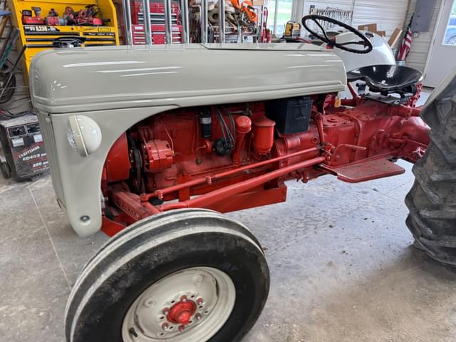 Image of Ford 8N equipment image 3