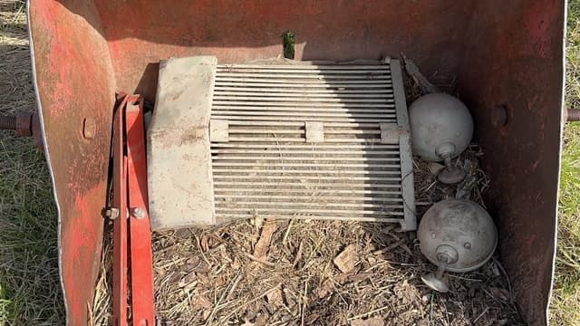 Image of Ford 8N equipment image 2