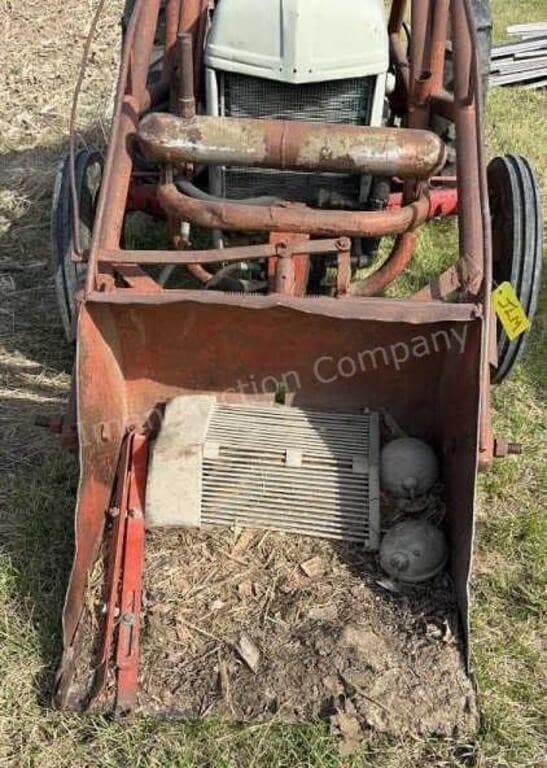 Image of Ford 8N equipment image 1