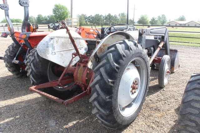 Image of Ford 8N equipment image 2