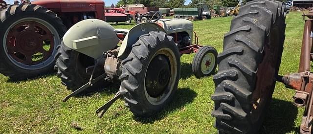 Image of Ford 8N equipment image 3