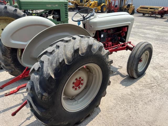 Image of Ford 8N equipment image 3