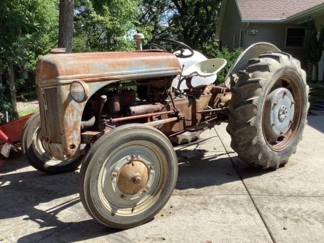 Image of Ford 9N equipment image 1