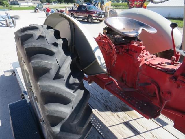 Image of Ford 900 equipment image 3