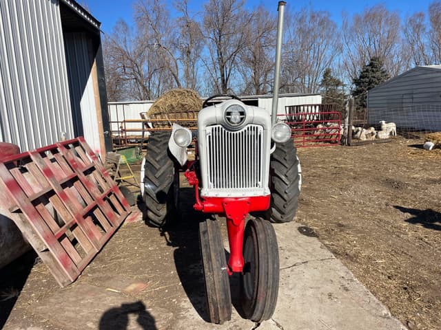 Image of Ford 900 equipment image 1