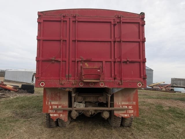 Image of Ford F-900 equipment image 3