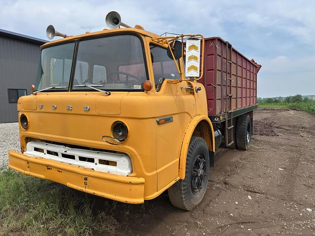 Image of Ford 900 equipment image 1