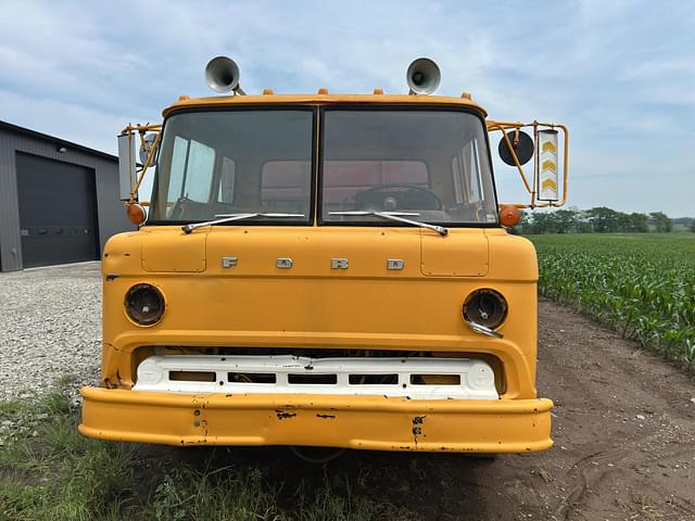 Image of Ford 900 equipment image 2