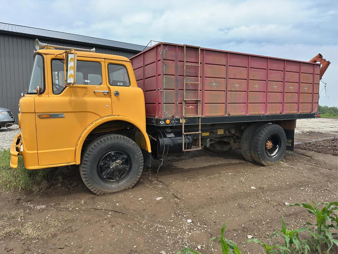 Image of Ford 900 Primary image