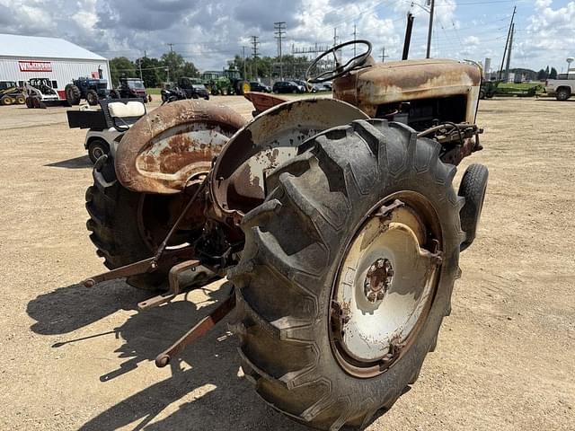 Image of Ford 900 equipment image 3