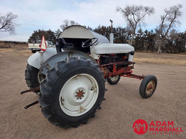 Image of Ford 900 equipment image 3