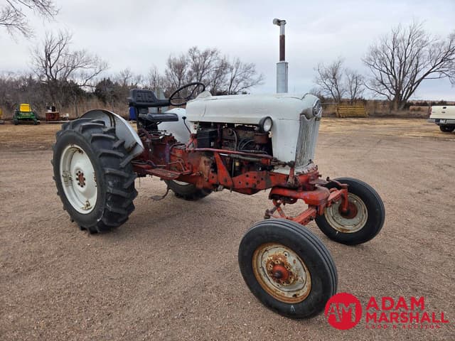 Image of Ford 900 equipment image 1