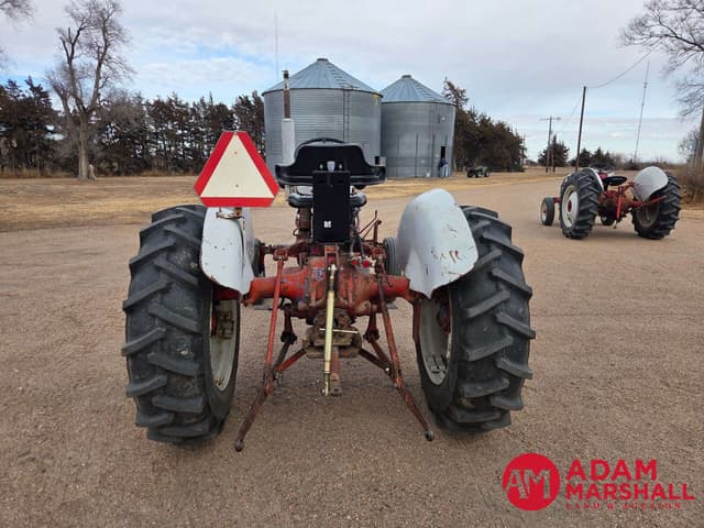 Image of Ford 900 equipment image 4