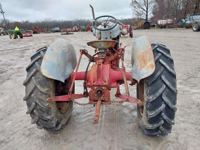Image of Ford 900 equipment image 4