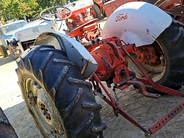 Image of Ford 900 equipment image 2