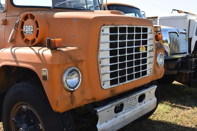 Image of Ford 9000 equipment image 3