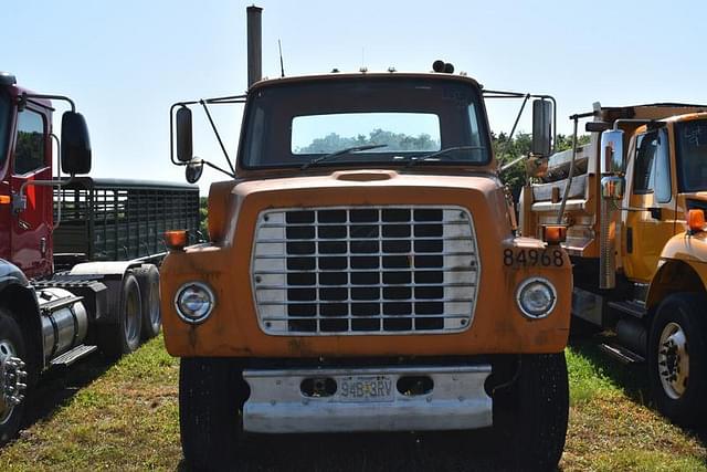 Image of Ford 9000 equipment image 1