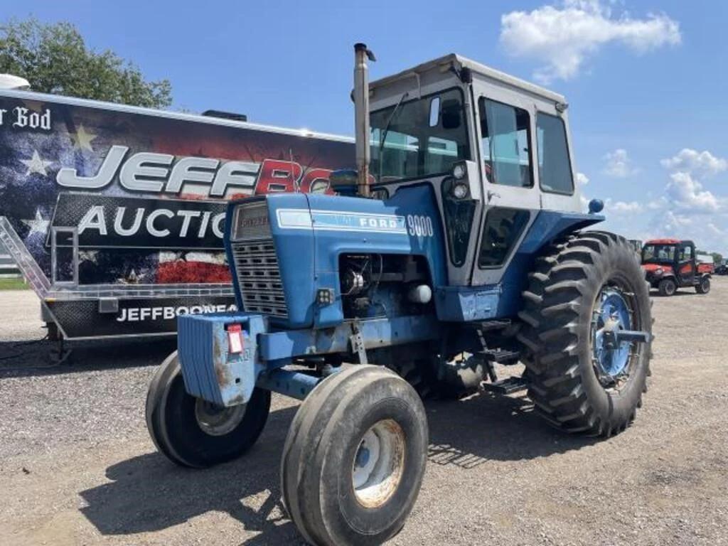 Image of Ford 9000 Primary image