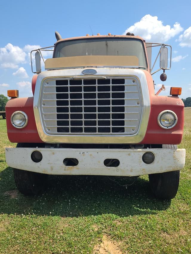 Image of Ford F-9000 equipment image 1