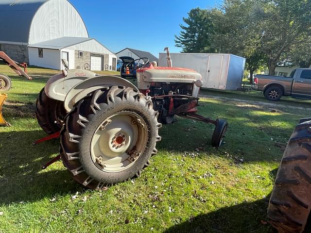 Image of Ford 901 equipment image 3