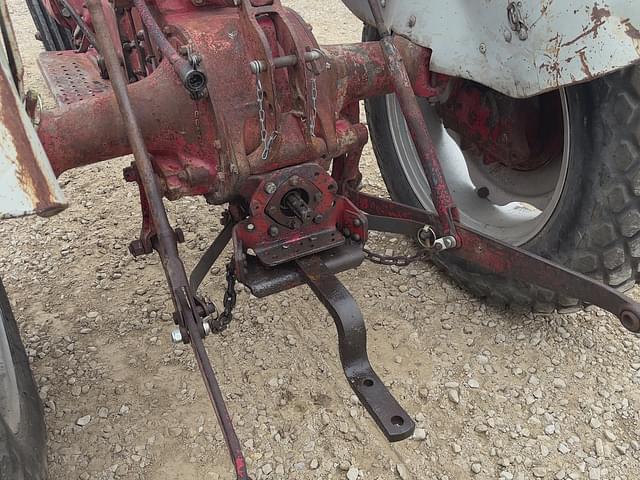 Image of Ford 901 equipment image 4