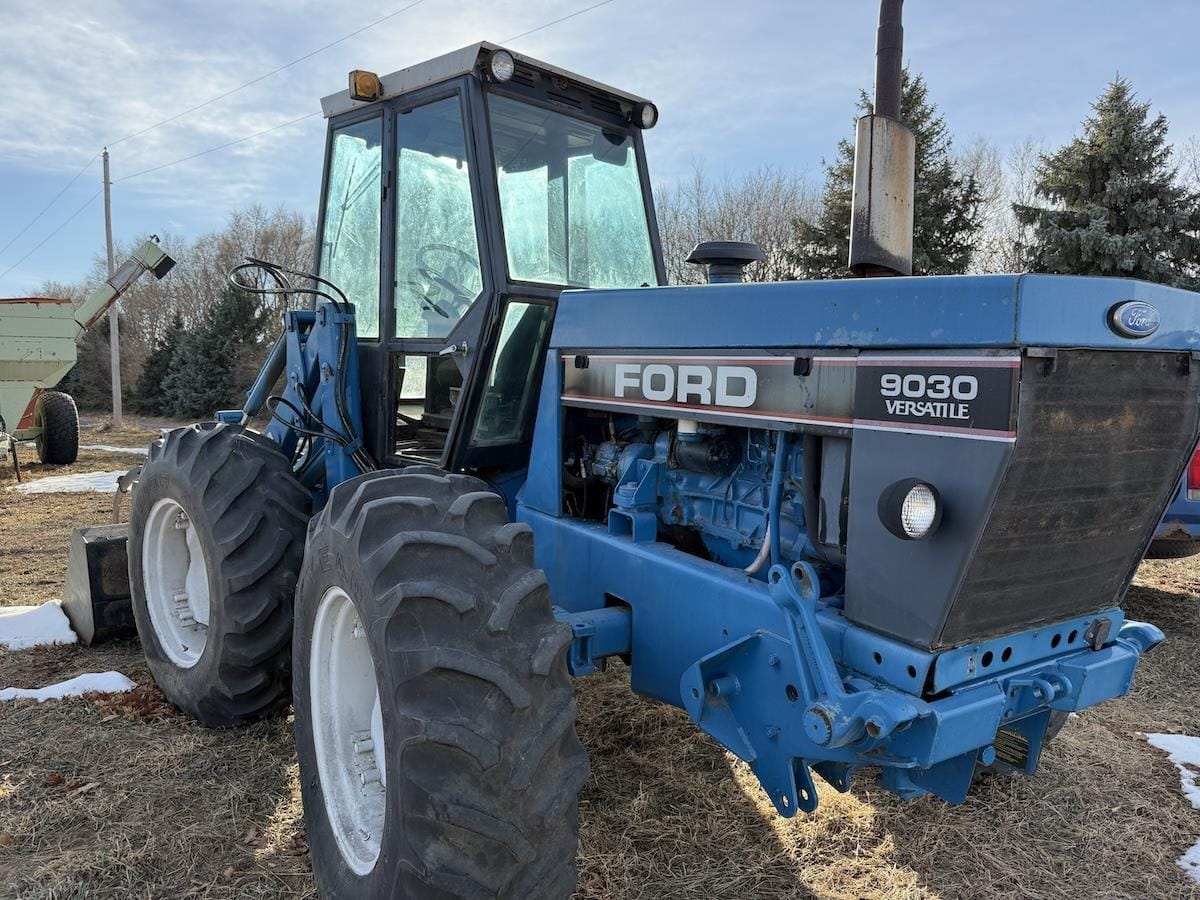 Ford 9030 Equipment Image0
