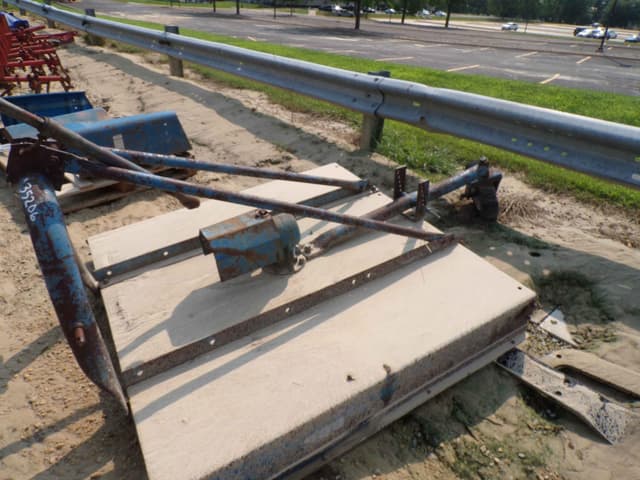Image of Ford 909 equipment image 4