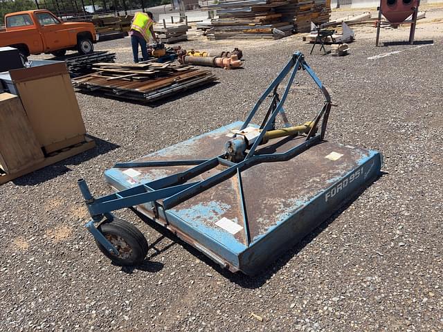Image of Ford 951 equipment image 4